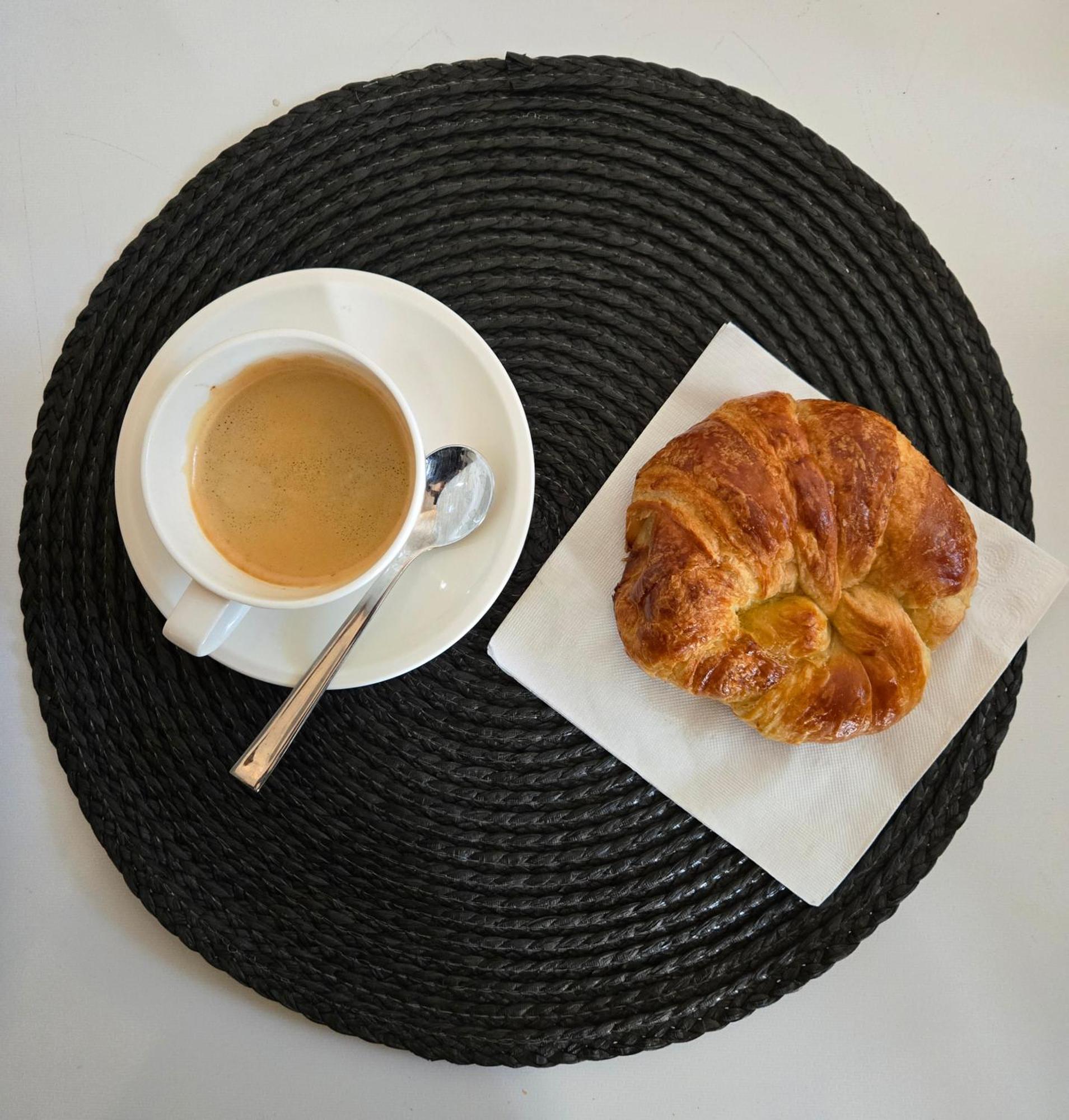 The Whale Lounge - Berlin Bed & Breakfast Bagian luar foto