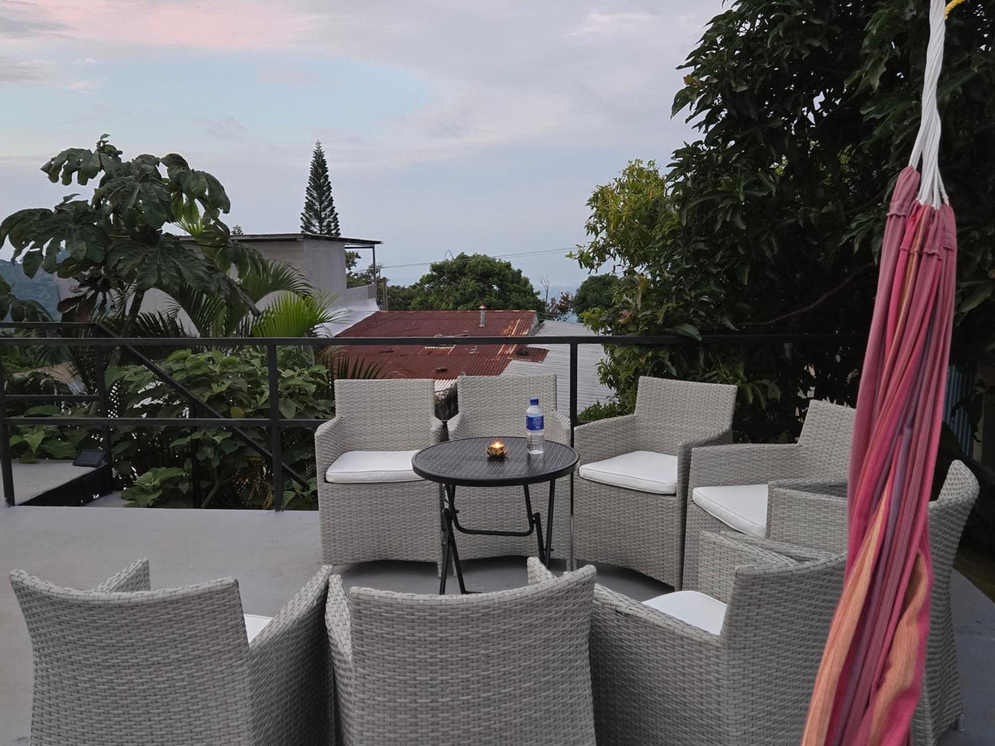 The Whale Lounge - Berlin Bed & Breakfast Bagian luar foto