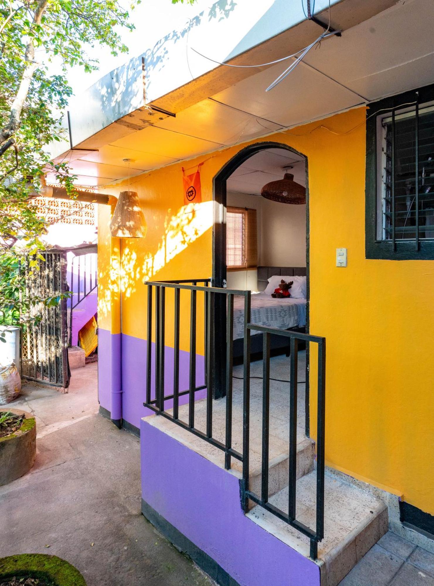 The Whale Lounge - Berlin Bed & Breakfast Bagian luar foto